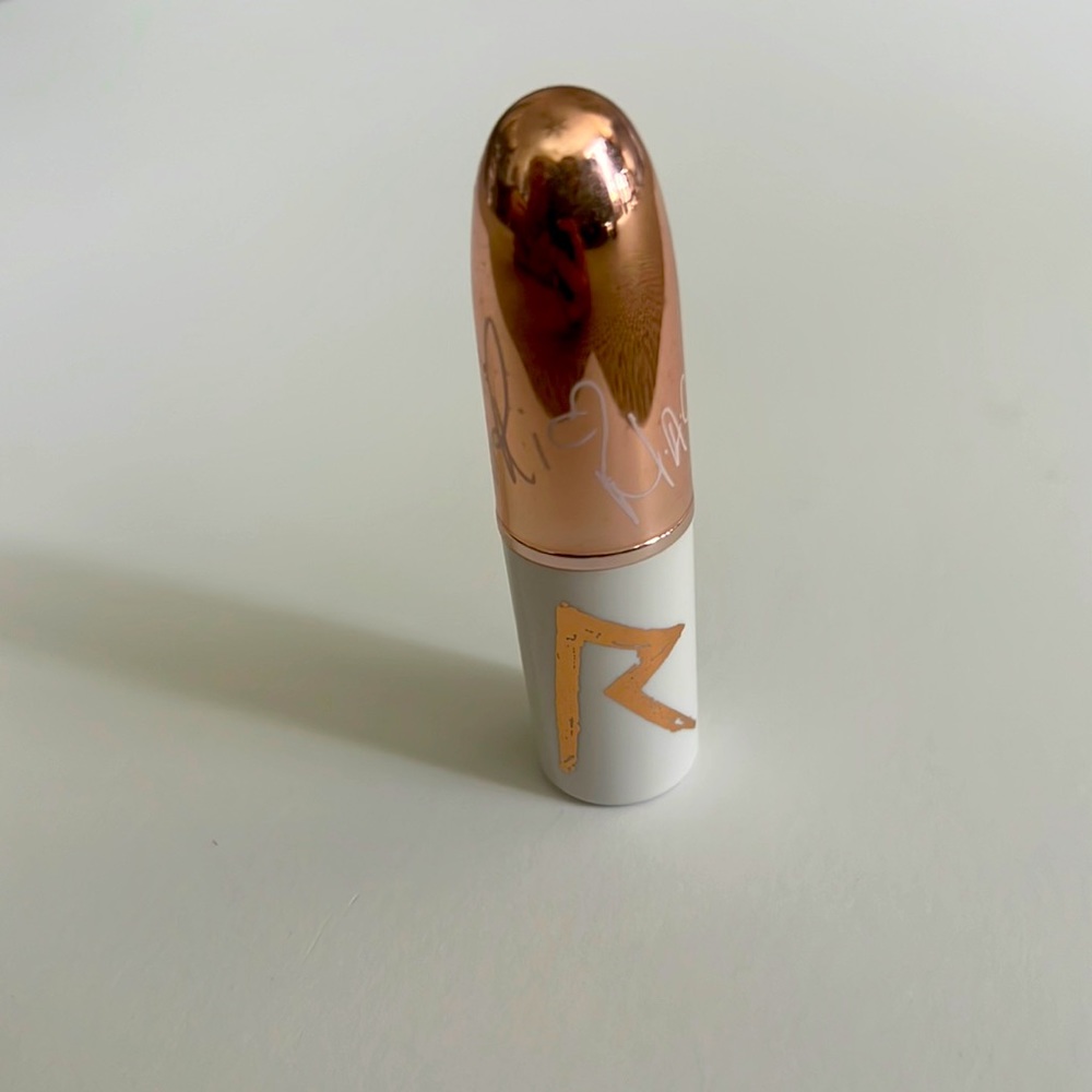 MAC X Riri Rihanna Retro Matte Riri Woo
